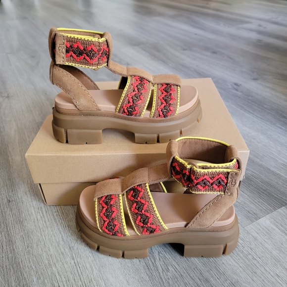 UGG Ashton Heritage Braid Sandal - Picture 1 of 10